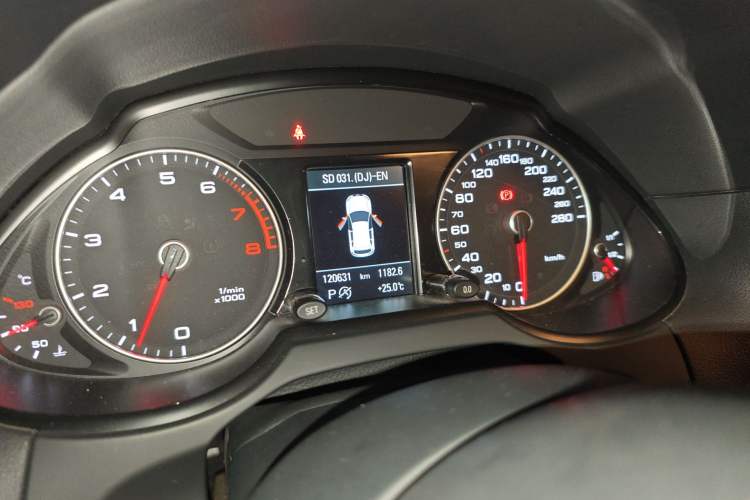 Used Audi Q5 2017 Plus 40 TFSI Technology Model Odometer Close Up