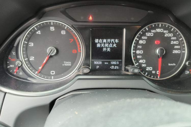 Used Audi Q5 2017 40 TFSI Dynamic Edition Odometer Close Up