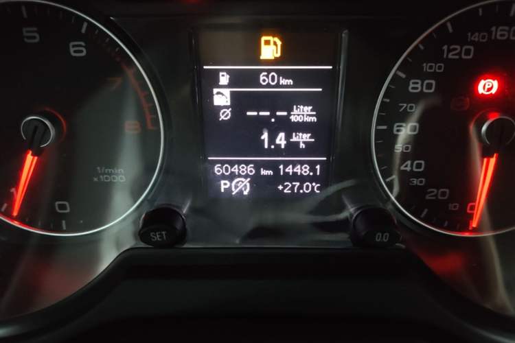 Used Audi Q5 2017 40 TFSI Ambition Edition Odometer Close Up