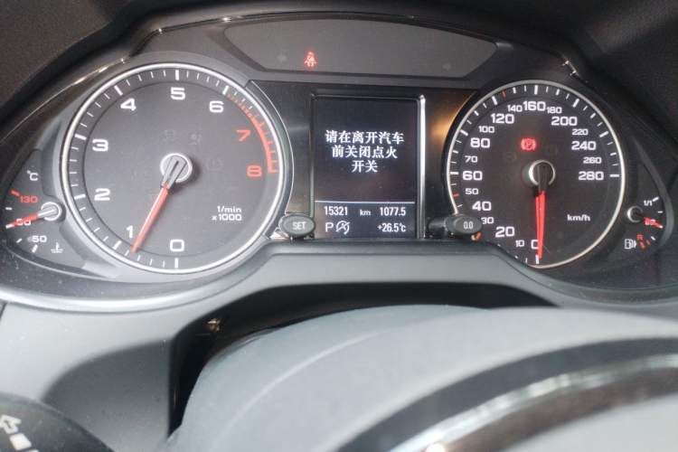 Used Audi Q5 2017 Plus 40 TFSI Comfort Model Odometer Close Up