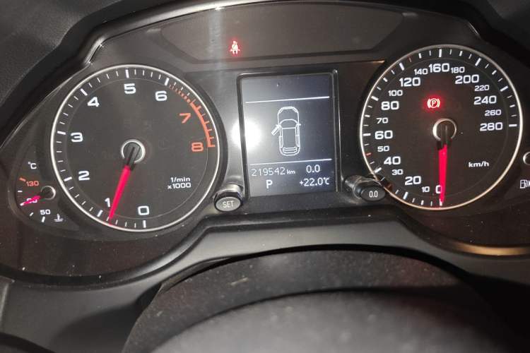 Used Audi Q5 2017 40 TFSI Ambition Edition Odometer Close Up