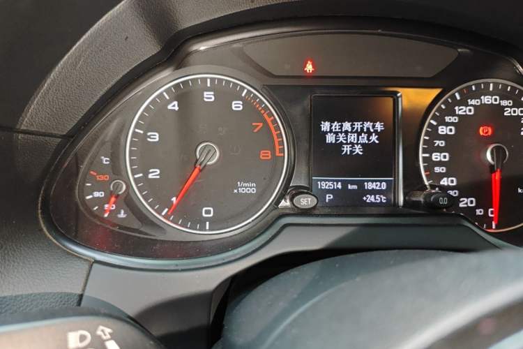 Used Audi Q5 2017 Plus 40 TFSI Technology Model Odometer Close Up