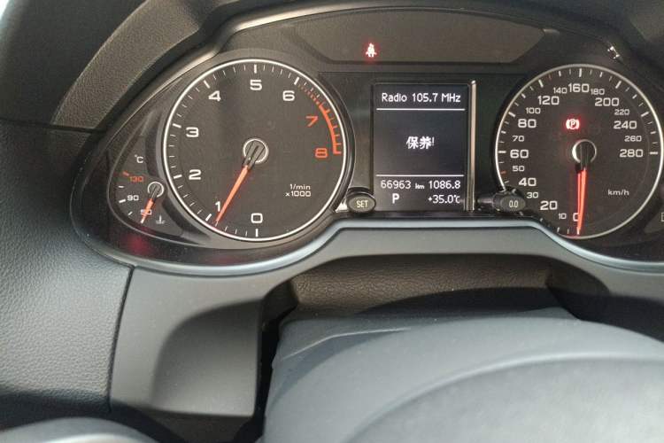 Used Audi Q5 2017 40 TFSI Ambition Edition Odometer Close Up