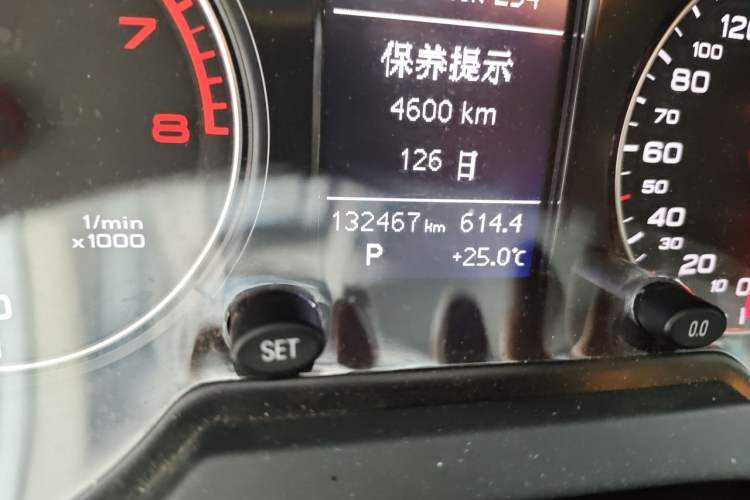 Used Audi Q5 2017 40 TFSI Ambition Edition Odometer Close Up