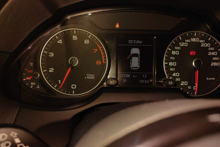 Used Audi Q5 2017 Plus 40 TFSI Technology Model Odometer Close Up