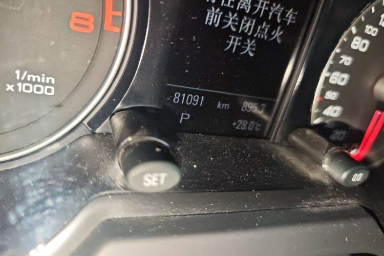 Used Audi Q5 2017 40 TFSI Luxury Model Odometer Close Up