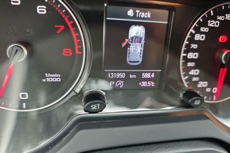 Used Audi Q5 2017 40 TFSI Dynamic Edition Odometer Close Up