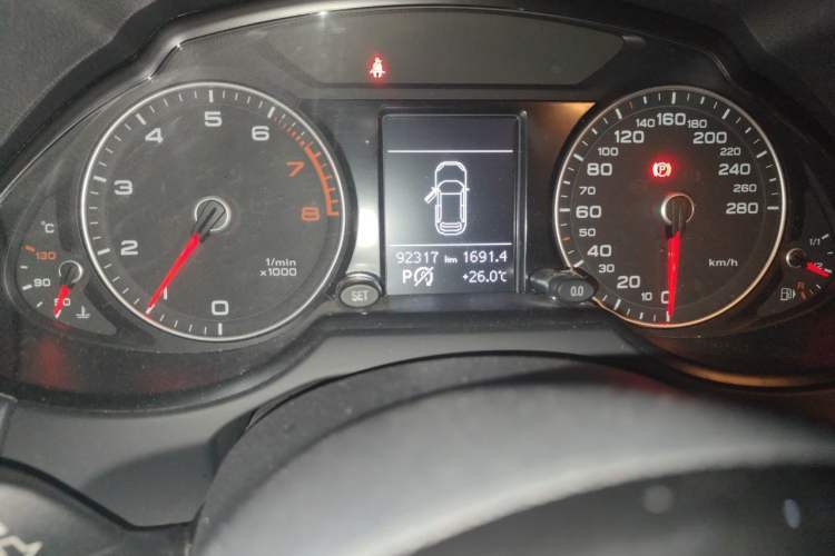 Used Audi Q5 2017 40 TFSI Ambition Edition Odometer Close Up