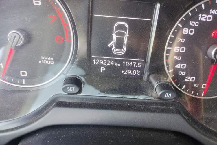 Used Audi Q5 2017 40 TFSI Ambition Edition Odometer Close Up
