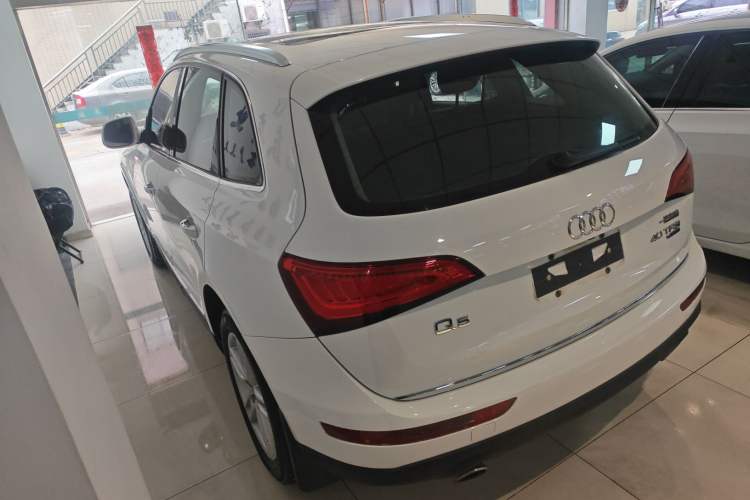 Used Audi Q5 2017 40 TFSI Technology Edition Rear Left 45 Deg