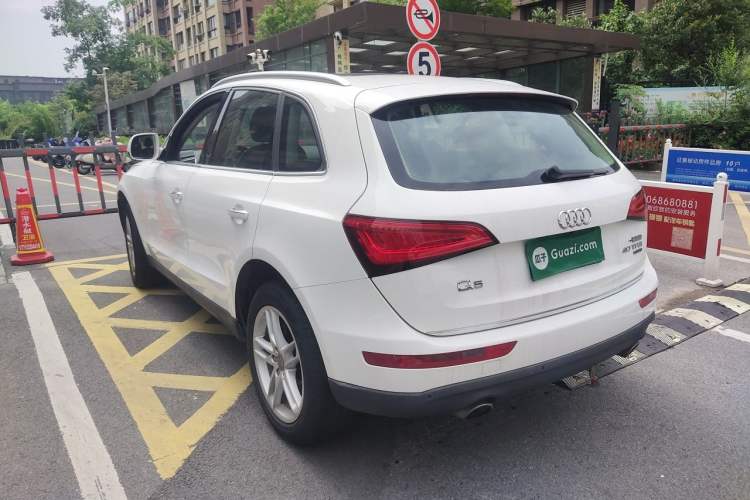 Used Audi Q5 2017 40 TFSI Technology Edition Rear Left 45 Deg