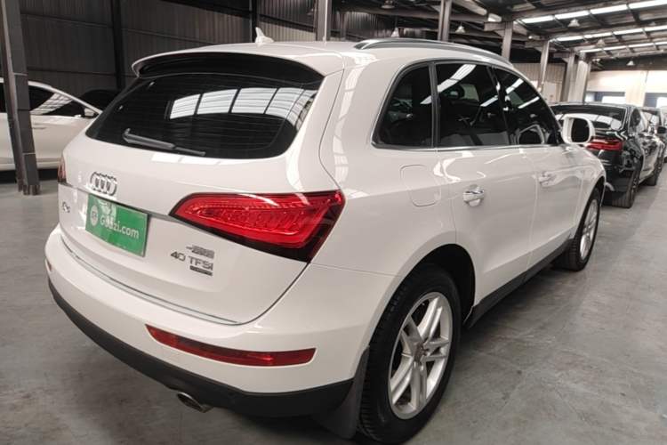 Used Audi Q5 2017 40 TFSI Technology Edition Rear Right 45 Deg