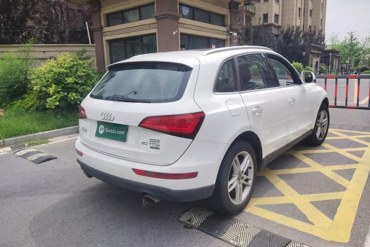 Used Audi Q5 2017 40 TFSI Technology Edition Rear Right 45 Deg
