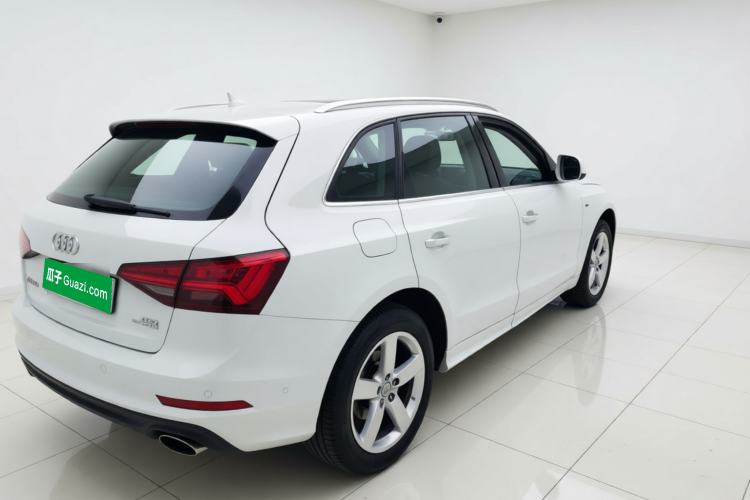 Used Audi Q5 2017 Plus 40 TFSI Ambition Model Rear Right 45 Deg