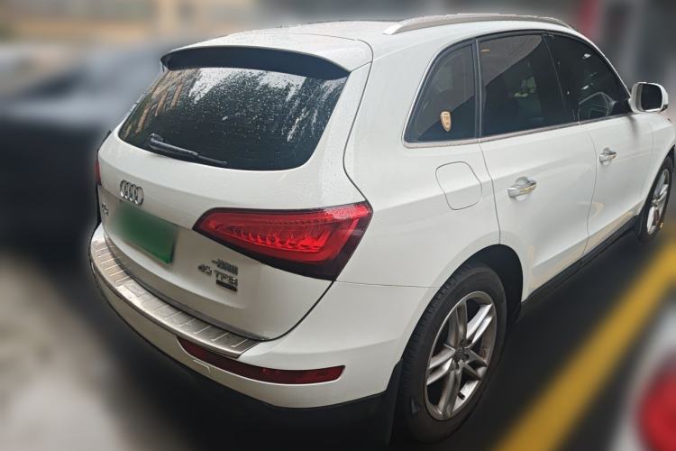 Used Audi Q5 2017 40 TFSI Comfort Model Rear Right 45 Deg