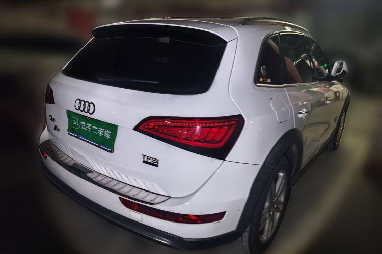 Used Audi Q5 2017 40 TFSI Luxury Model Rear Right 45 Deg