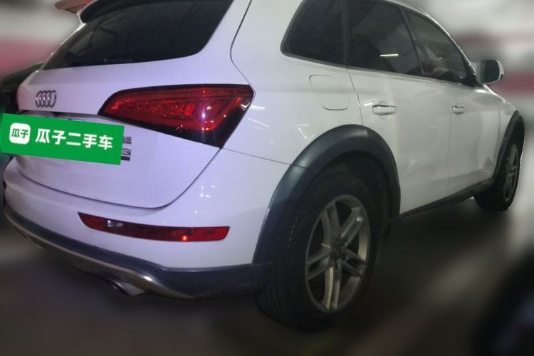 Used Audi Q5 2017 40 TFSI Technology Edition Rear Right 45 Deg