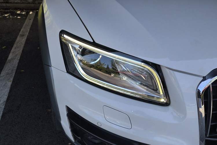 Used Audi Q5 2017 Plus 40 TFSI Technology Model Right Front Headlight