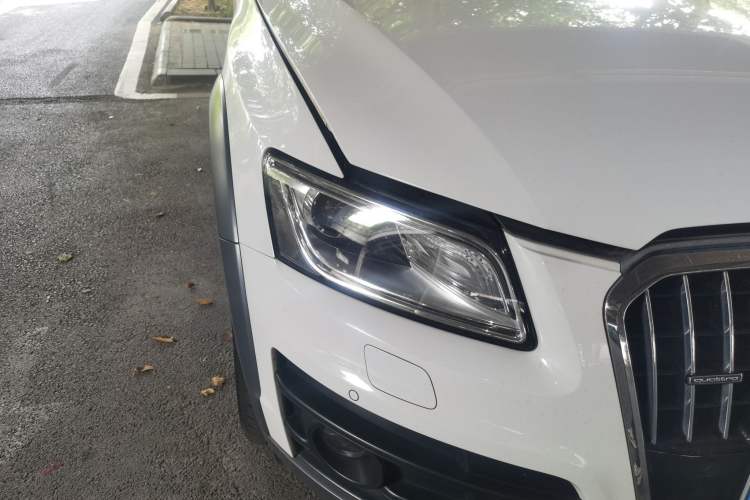 Used Audi Q5 2017 Plus 40 TFSI Comfort Model Right Front Headlight