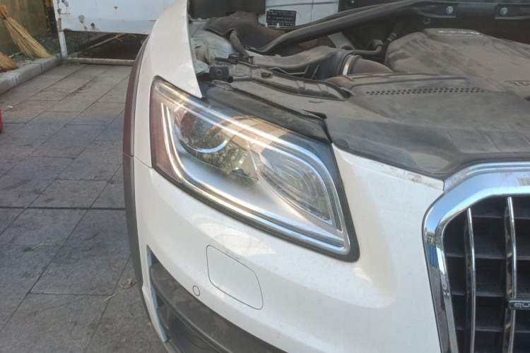 Used Audi Q5 2017 Plus 40 TFSI Technology Model Right Front Headlight