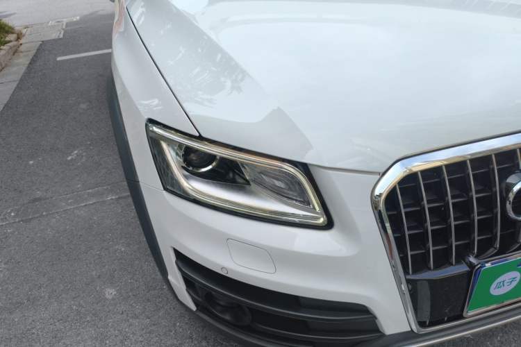 Used Audi Q5 2017 Plus 40 TFSI Technology Model Right Front Headlight