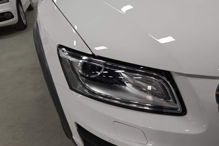 Used Audi Q5 2017 Plus 40 TFSI Technology Model Right Front Headlight