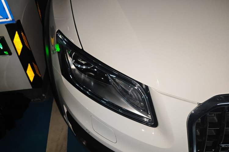 Used Audi Q5 2017 Plus 40 TFSI Technology Model Right Front Headlight