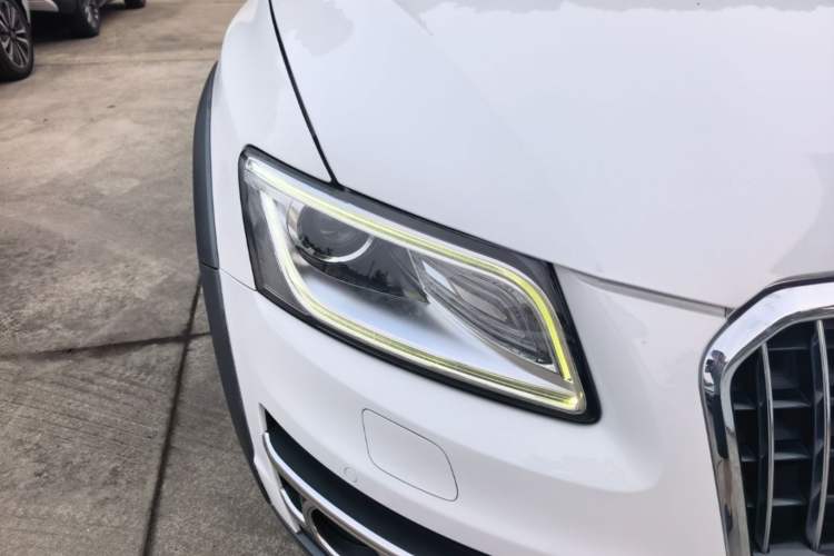 Used Audi Q5 2017 Plus 40 TFSI Technology Model Right Front Headlight