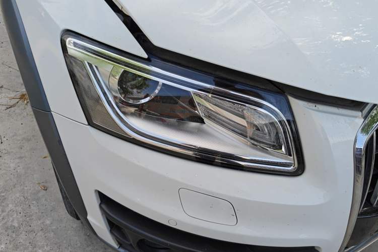Used Audi Q5 2017 Plus 40 TFSI Technology Model Right Front Headlight