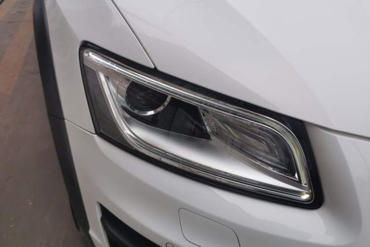 Used Audi Q5 2017 Plus 40 TFSI Technology Model Right Front Headlight