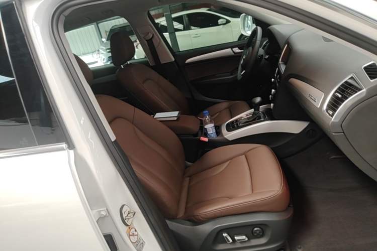 Used Audi Q5 2017 40 TFSI Technology Edition Right Front Seat