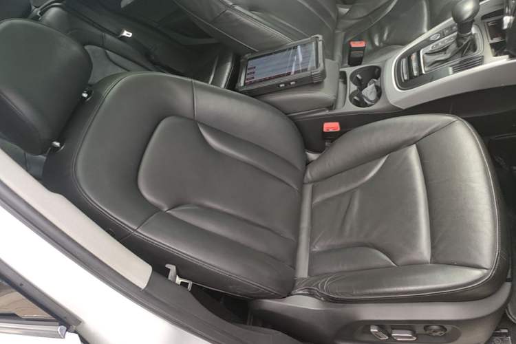 Used Audi Q5 2017 40 TFSI Technology Edition Right Front Seat