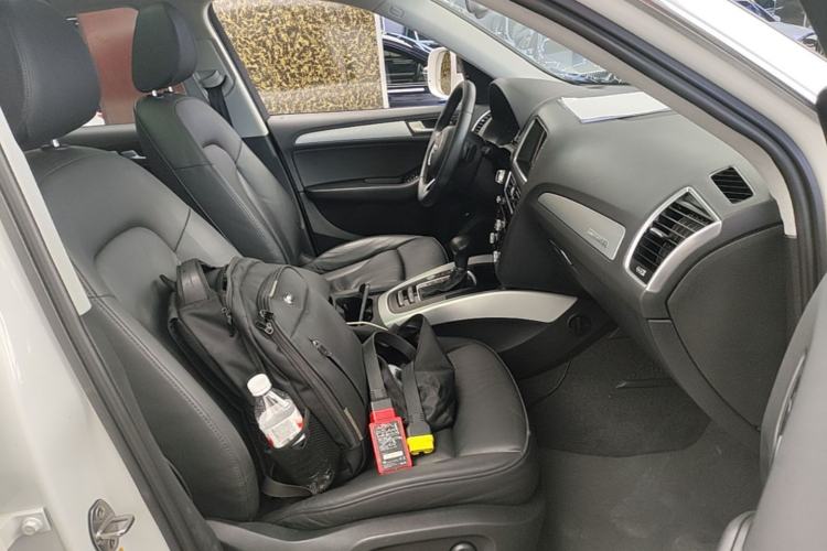 Used Audi Q5 2017 40 TFSI Technology Edition Right Front Seat