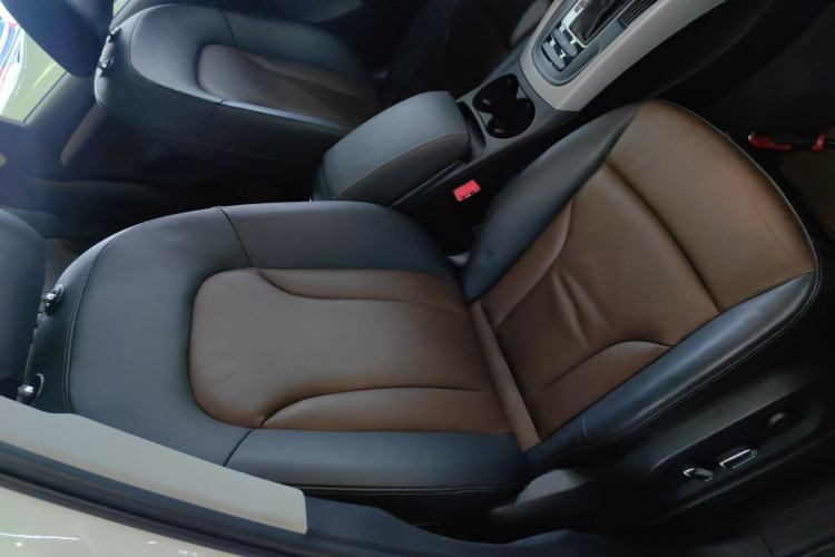 Used Audi Q5 2017 Plus 40 TFSI Ambition Model Right Front Seat