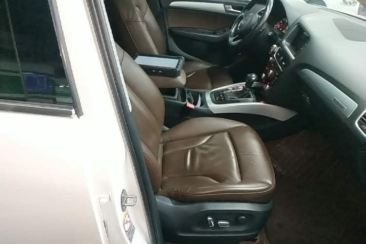 Used Audi Q5 2017 40 TFSI Technology Edition Right Front Seat
