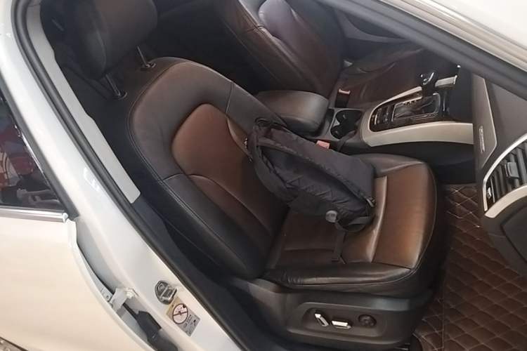 Used Audi Q5 2017 40 TFSI Ambition Edition Right Front Seat