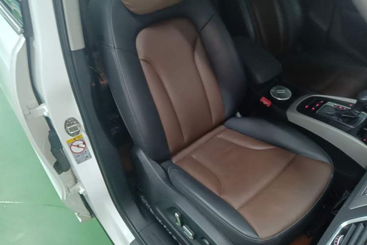 Used Audi Q5 2017 Plus 40 TFSI Ambition Model Right Front Seat