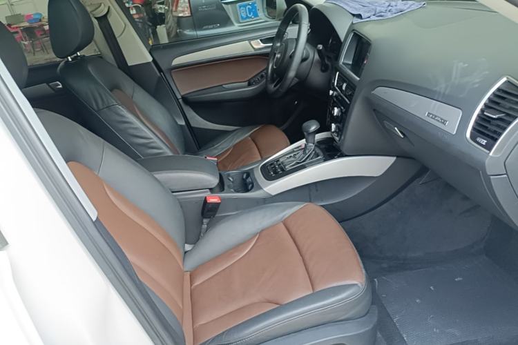 Used Audi Q5 2017 Plus 40 TFSI Ambition Model Right Front Seat