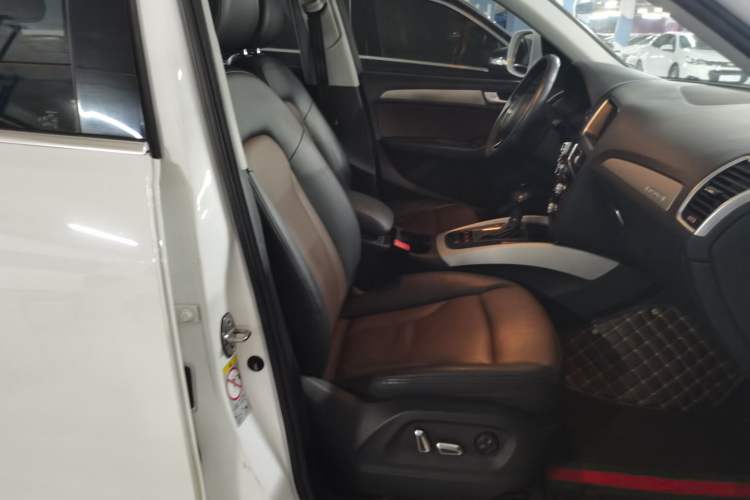 Used Audi Q5 2017 Plus 40 TFSI Ambition Model Right Front Seat