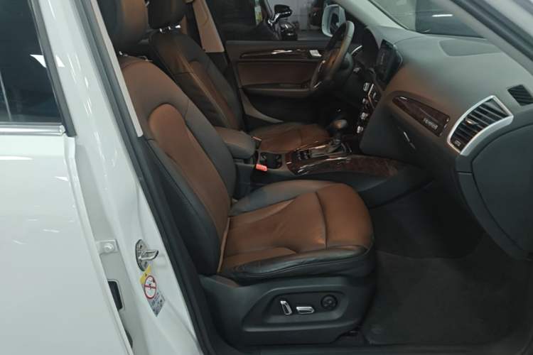 Used Audi Q5 2017 40 TFSI Ambition Edition Right Front Seat