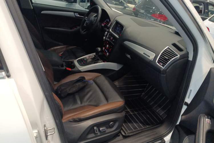 Used Audi Q5 2017 Plus 40 TFSI Technology Model Right Front Seat