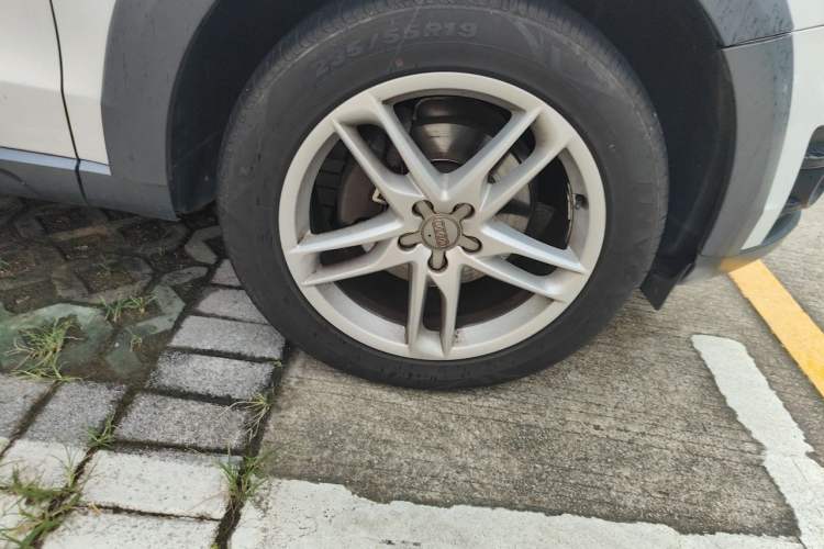 Used Audi Q5 2017 Plus 40 TFSI Technology Model Right Front Wheel Hub