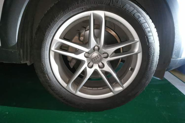 Used Audi Q5 2017 Plus 40 TFSI Technology Model Right Front Wheel Hub