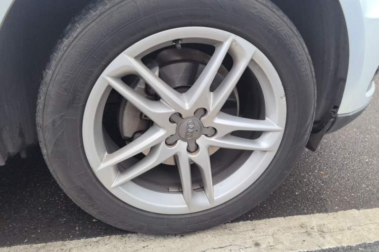 Used Audi Q5 2017 40 TFSI Technology Edition Right Front Wheel Hub