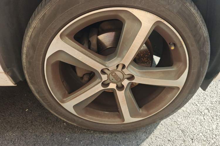 Used Audi Q5 2017 Plus 40 TFSI Ambition Model Right Front Wheel Hub
