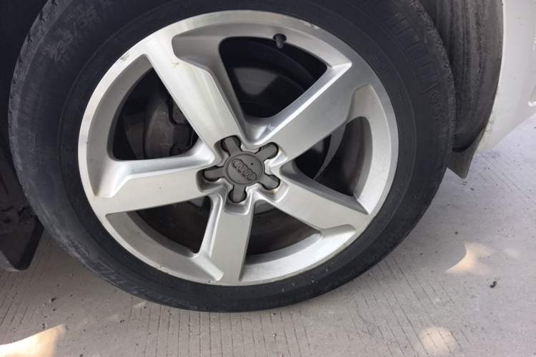 Used Audi Q5 2017 Plus 40 TFSI Ambition Model Right Front Wheel Hub