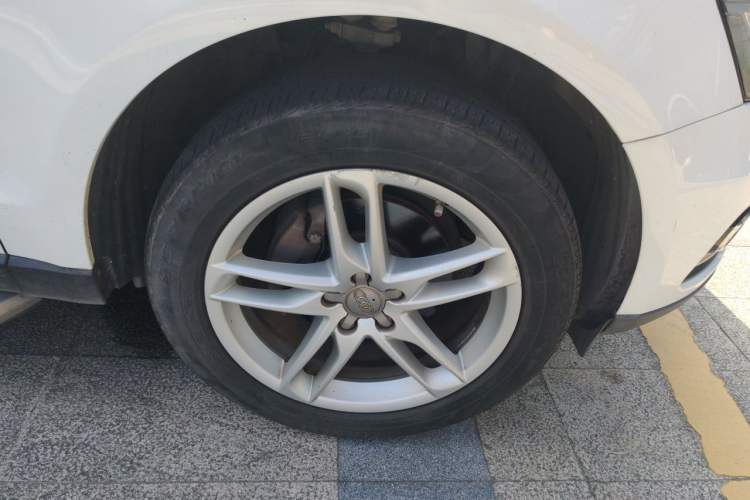 Used Audi Q5 2017 40 TFSI Technology Edition Right Front Wheel Hub