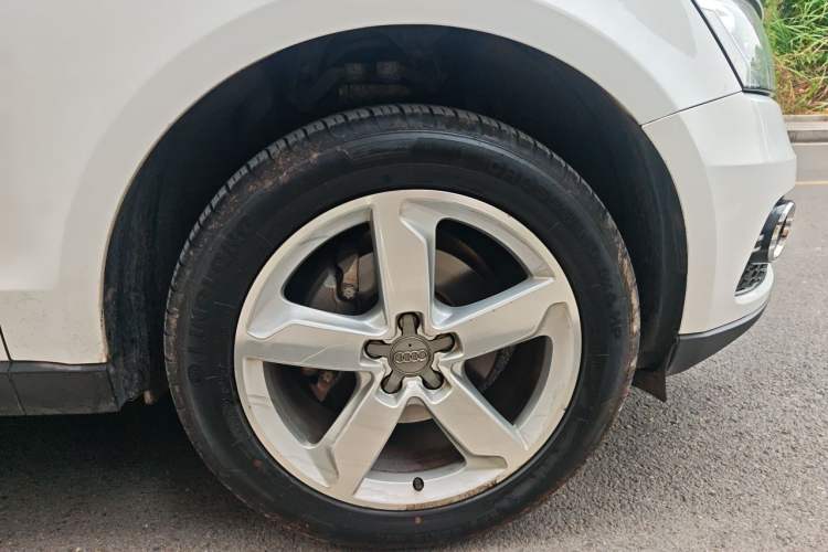 Used Audi Q5 2017 40 TFSI Ambition Edition Right Front Wheel Hub