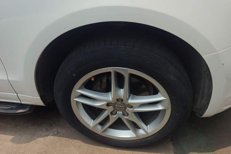Used Audi Q5 2017 Plus 40 TFSI Ambition Model Right Front Wheel Hub