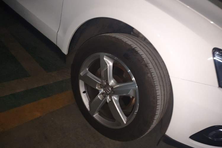 Used Audi Q5 2017 Plus 40 TFSI Ambition Model Right Front Wheel Hub